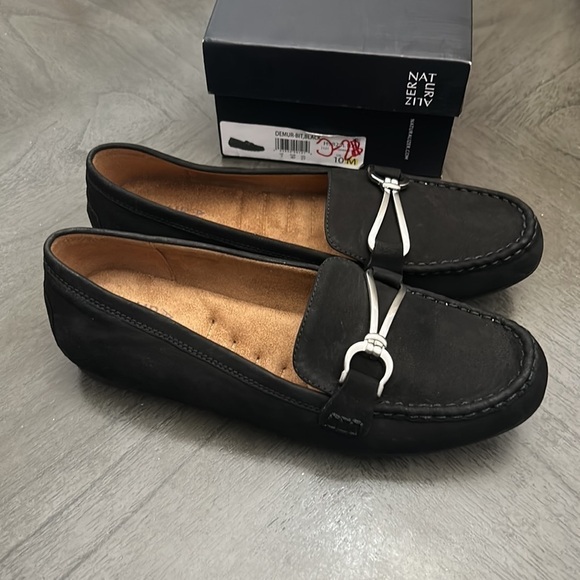 NATURALIZER Demur-Bit Loafers - Picture 5 of 8